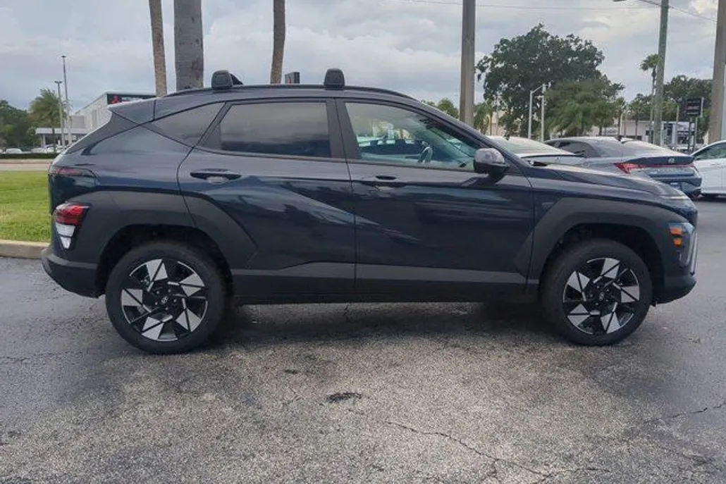 2025 Hyundai Kona SEL photo 1