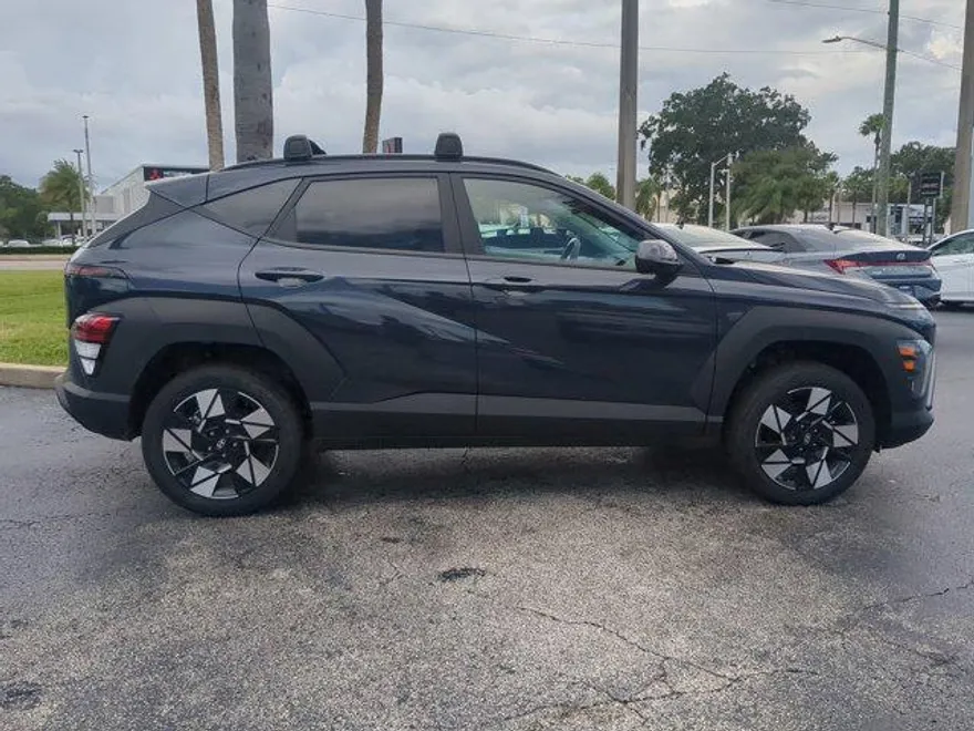 2025 Hyundai Kona SEL photo 1