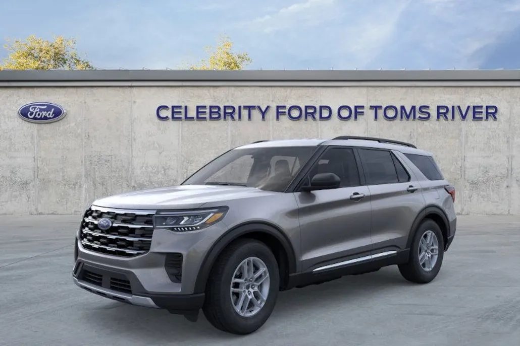 2025 Ford Explorer photo 1