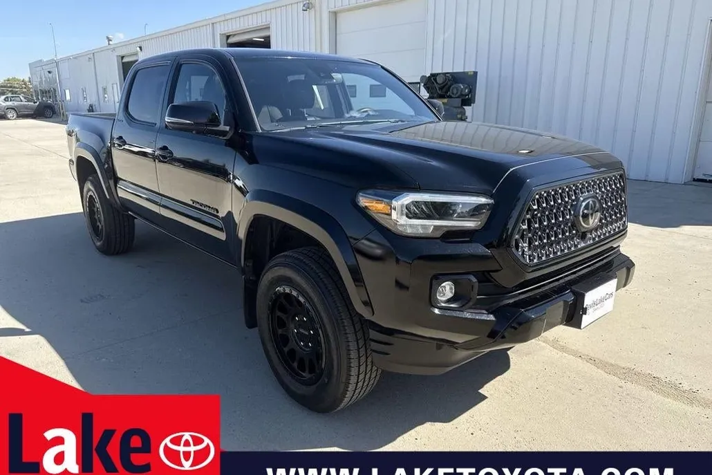2023 Toyota Tacoma Limited photo 1