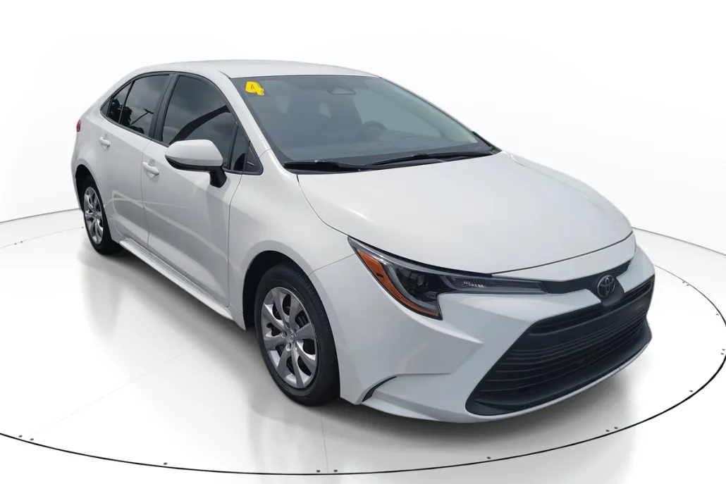 2024 Toyota Corolla LE photo 1
