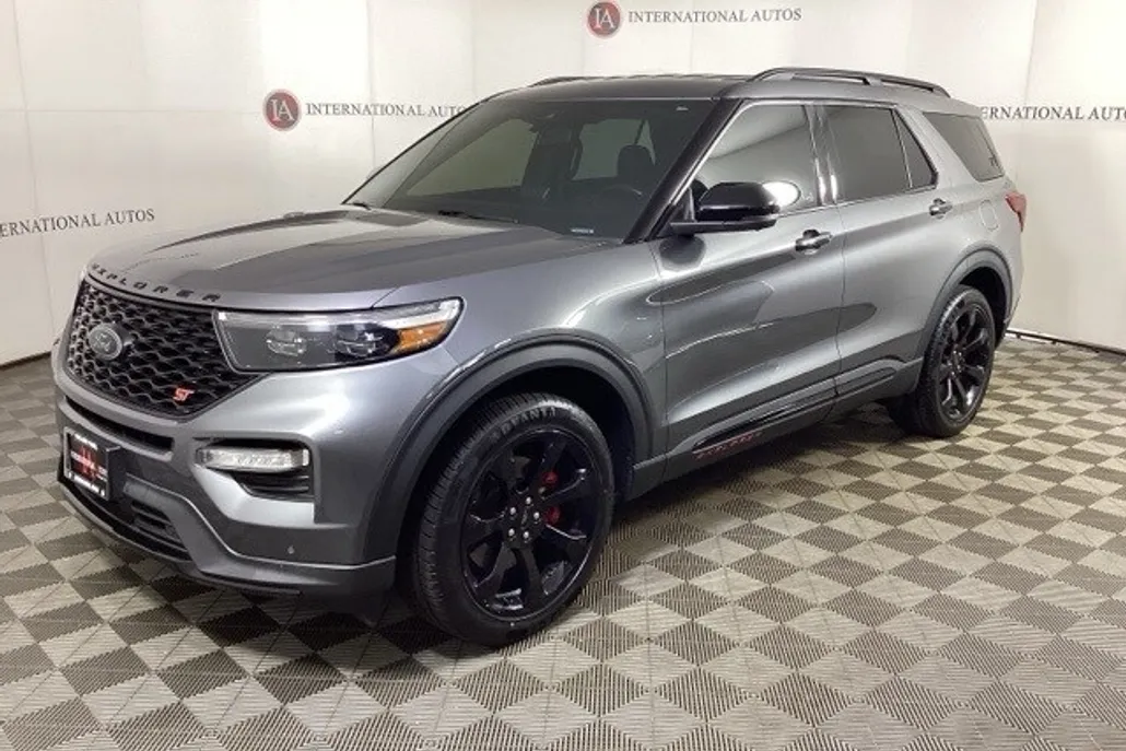 2022 Ford Explorer ST photo 1