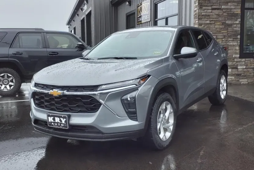 2024 Chevrolet Trax LS photo 1