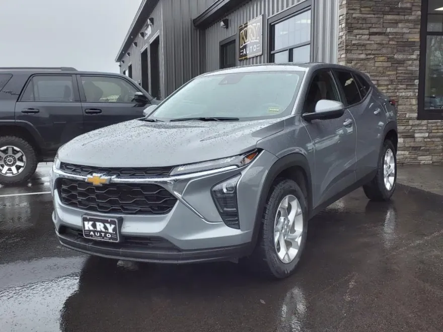2024 Chevrolet Trax LS photo 1
