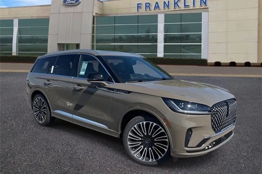2025 Lincoln Aviator Black Label photo 1
