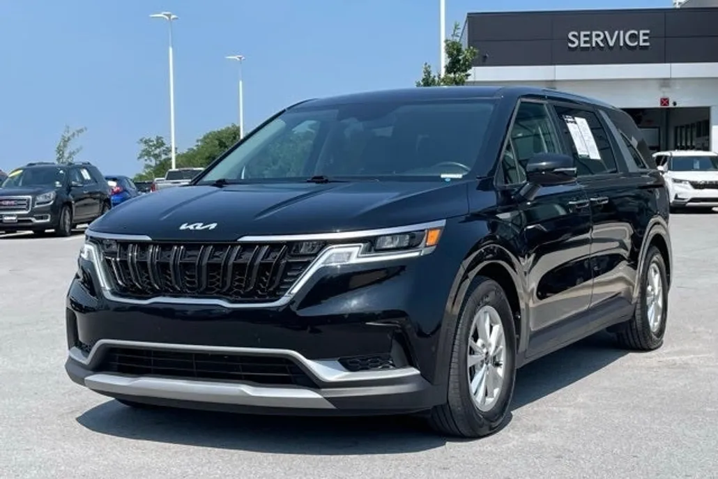 2024 Kia Carnival LX photo 1