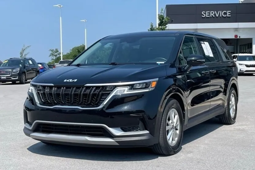 2024 Kia Carnival LX photo 1