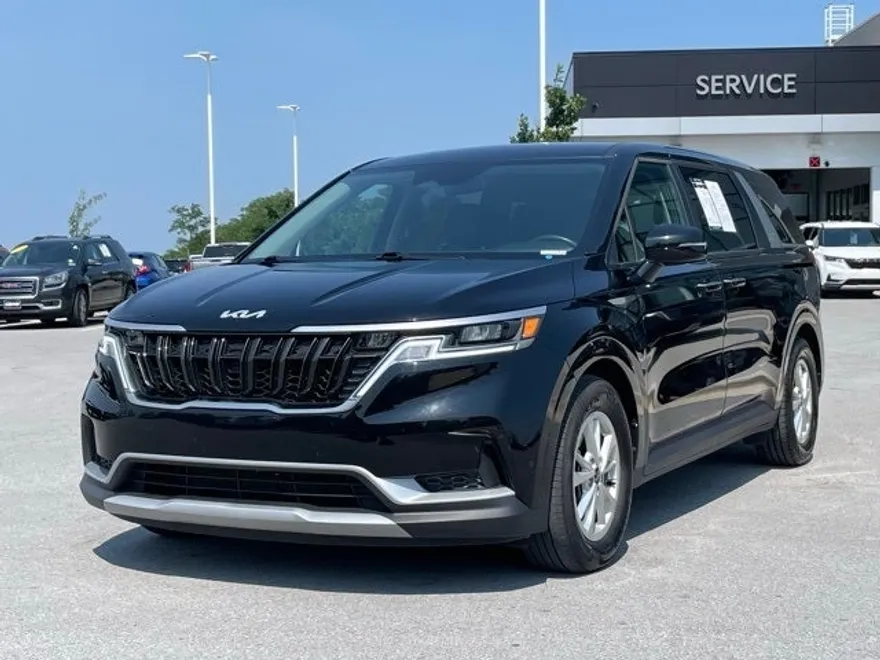2024 Kia Carnival LX photo 1