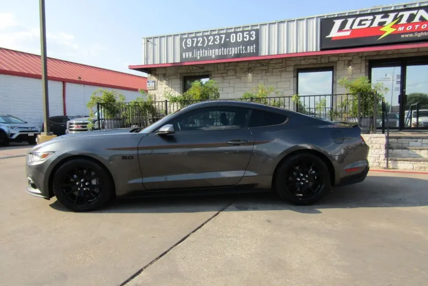 2017 Ford Mustang GT Premium photo 1