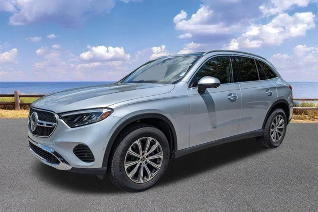 2024 Mercedes Benz GLC 300 photo 1