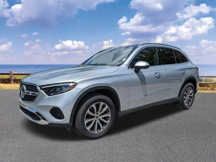 2024 Mercedes Benz GLC 300 photo 1