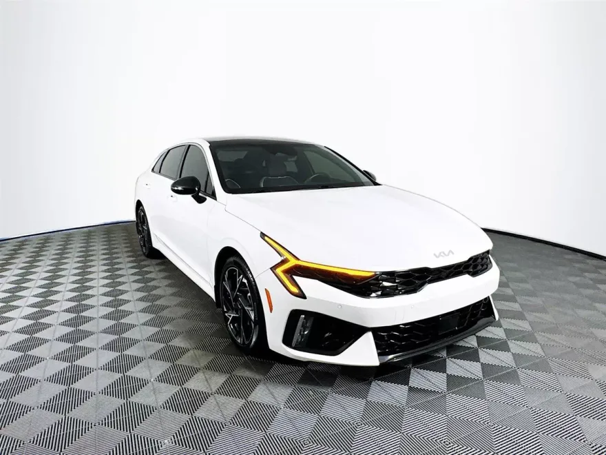 2025 Kia K5 GT-Line photo 1