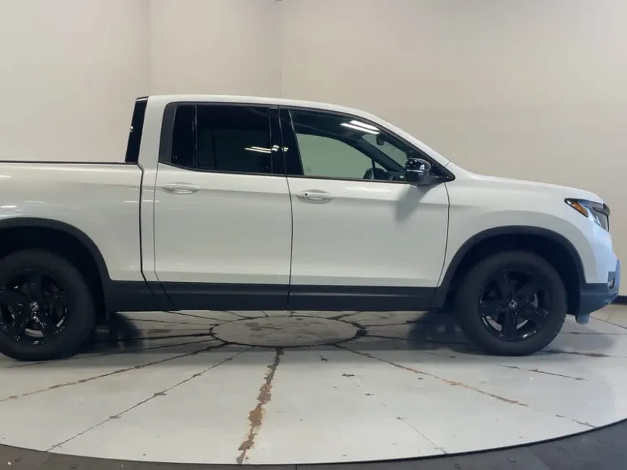 2022 Honda Ridgeline Black Edition photo 1