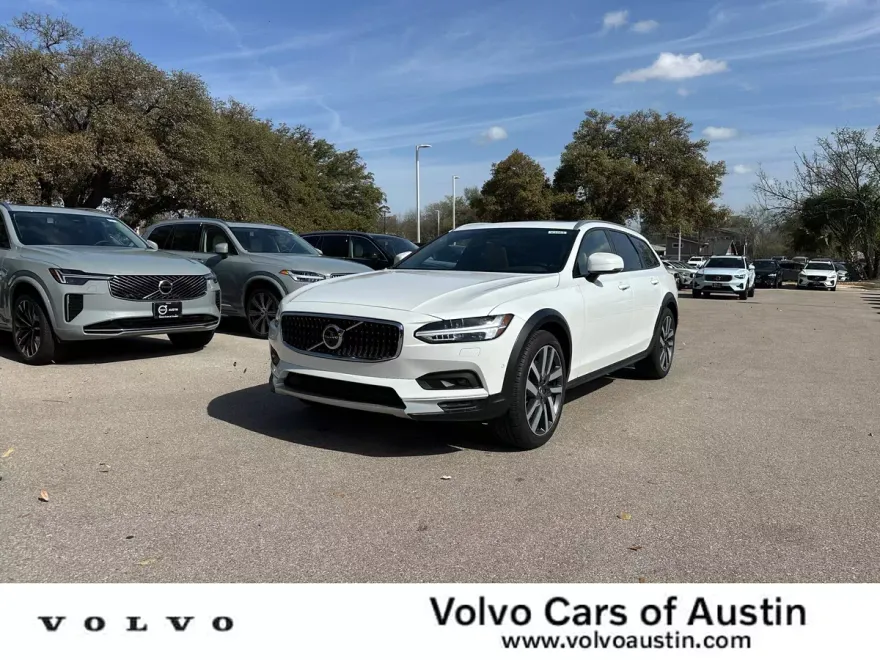 2025 Volvo V90 Cross Country B6 photo 1