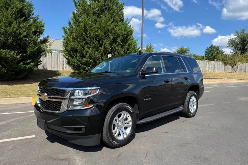 2017 Chevrolet Tahoe LT photo 1