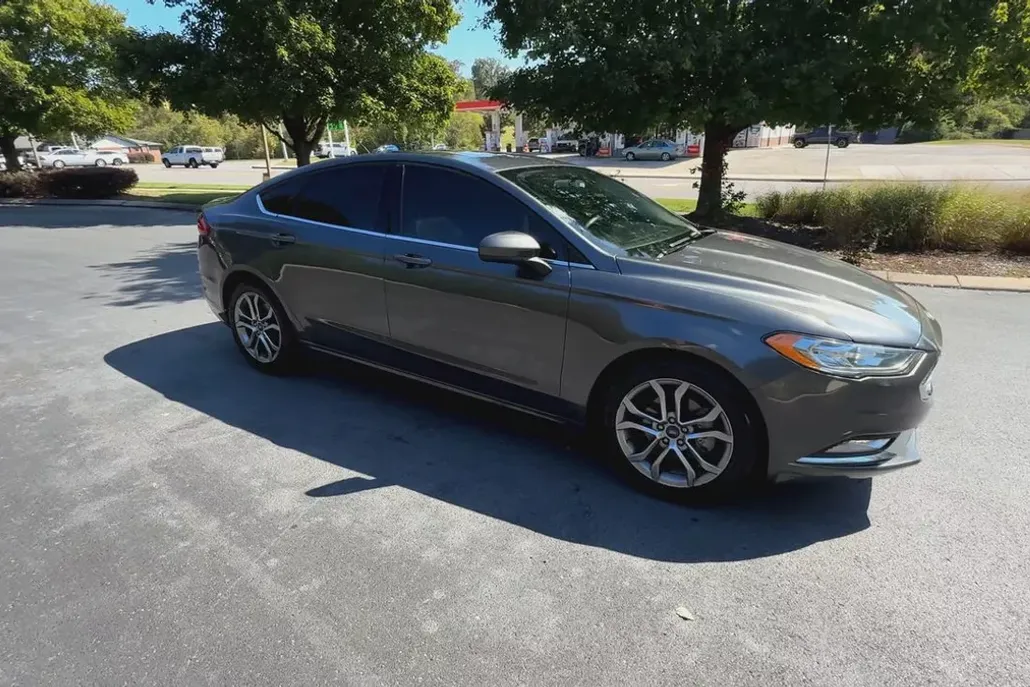 2017 Ford Fusion SE photo 1