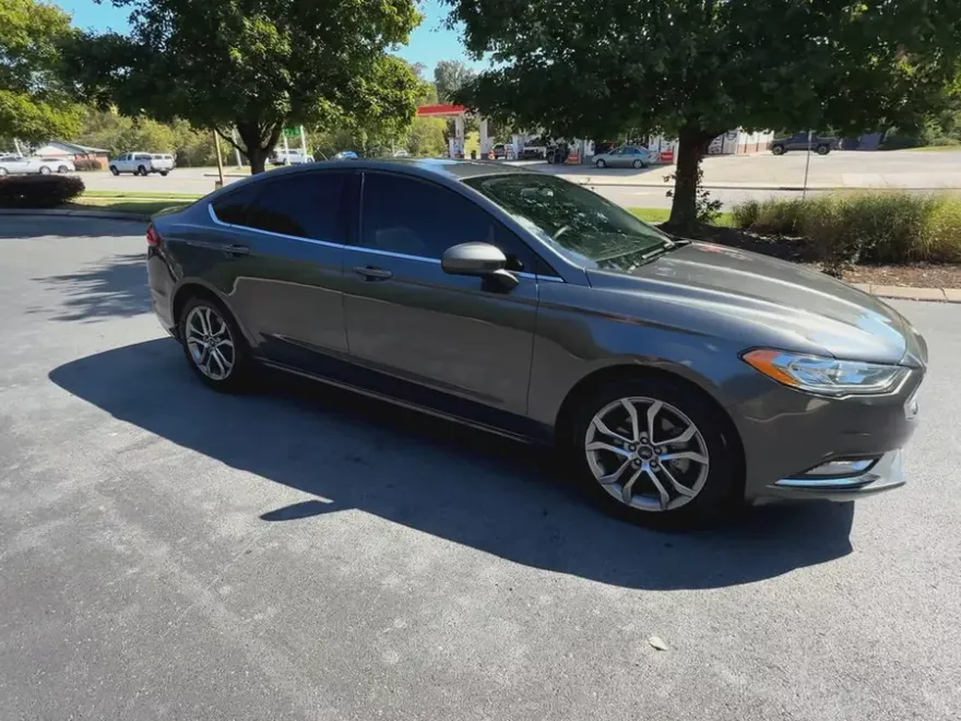 2017 Ford Fusion SE photo 1