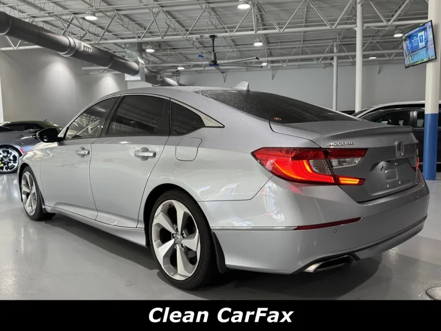 2018 Honda Accord Touring 1.5T photo 1