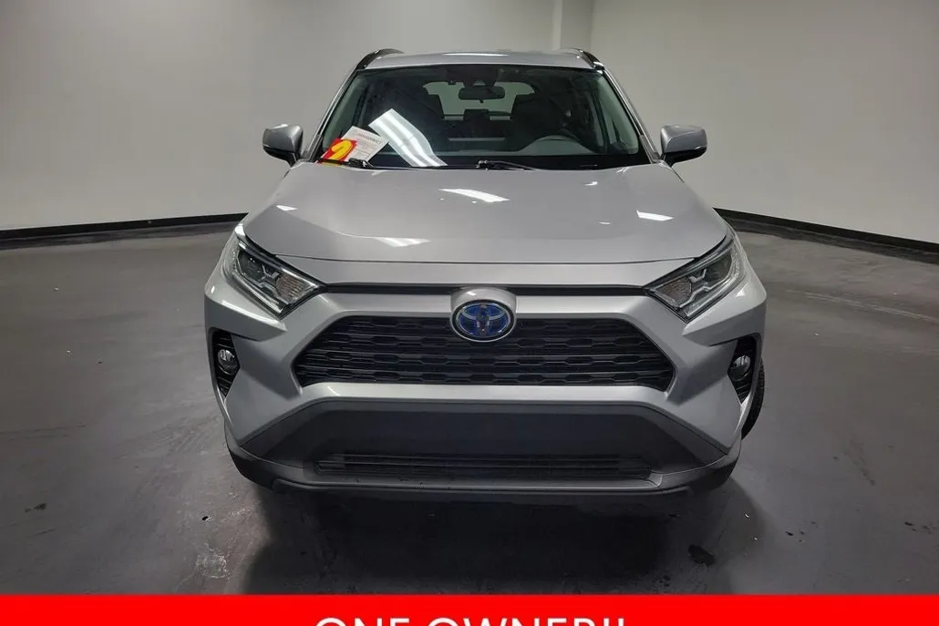 2020 Toyota RAV4 Hybrid XLE photo 1