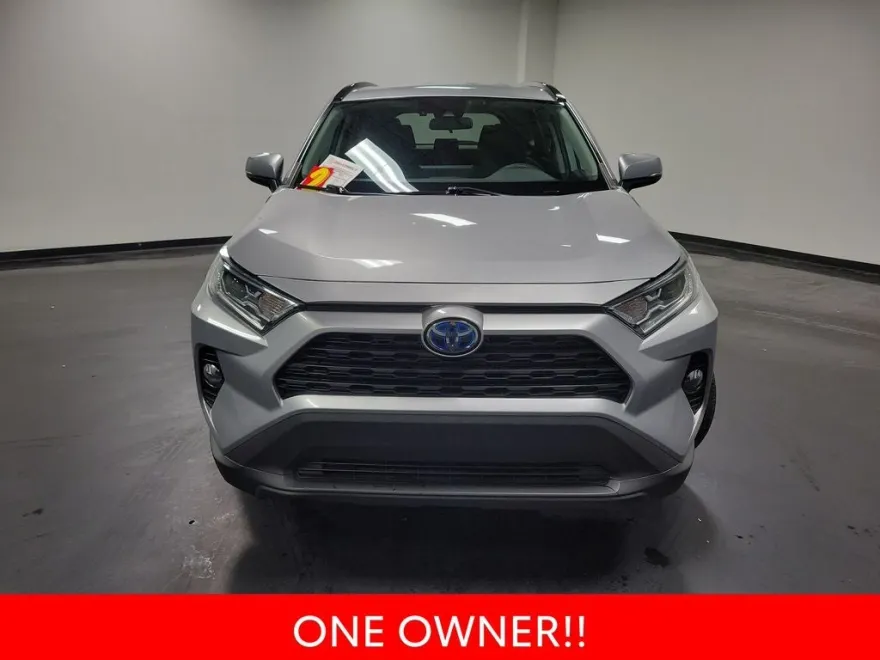 2020 Toyota RAV4 Hybrid XLE photo 1