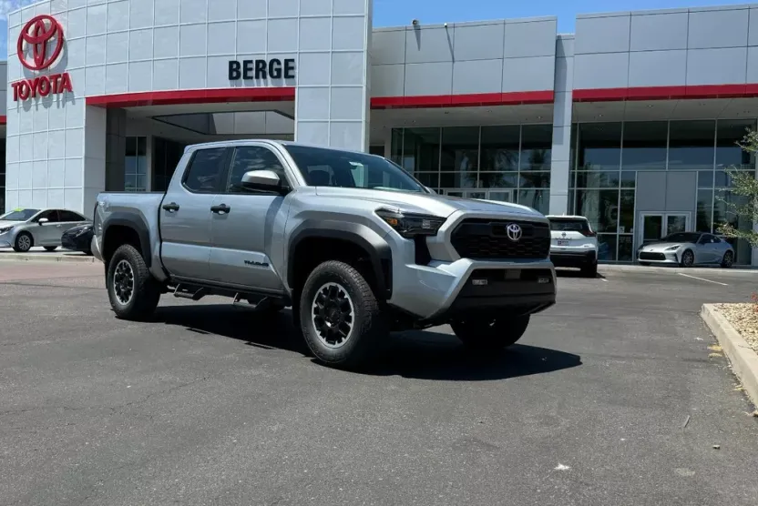 2025 Toyota Tacoma TRD Off-Road Double Cab photo 1