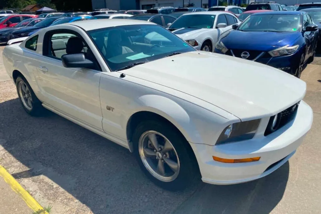 2006 Ford Mustang GT Deluxe photo 1