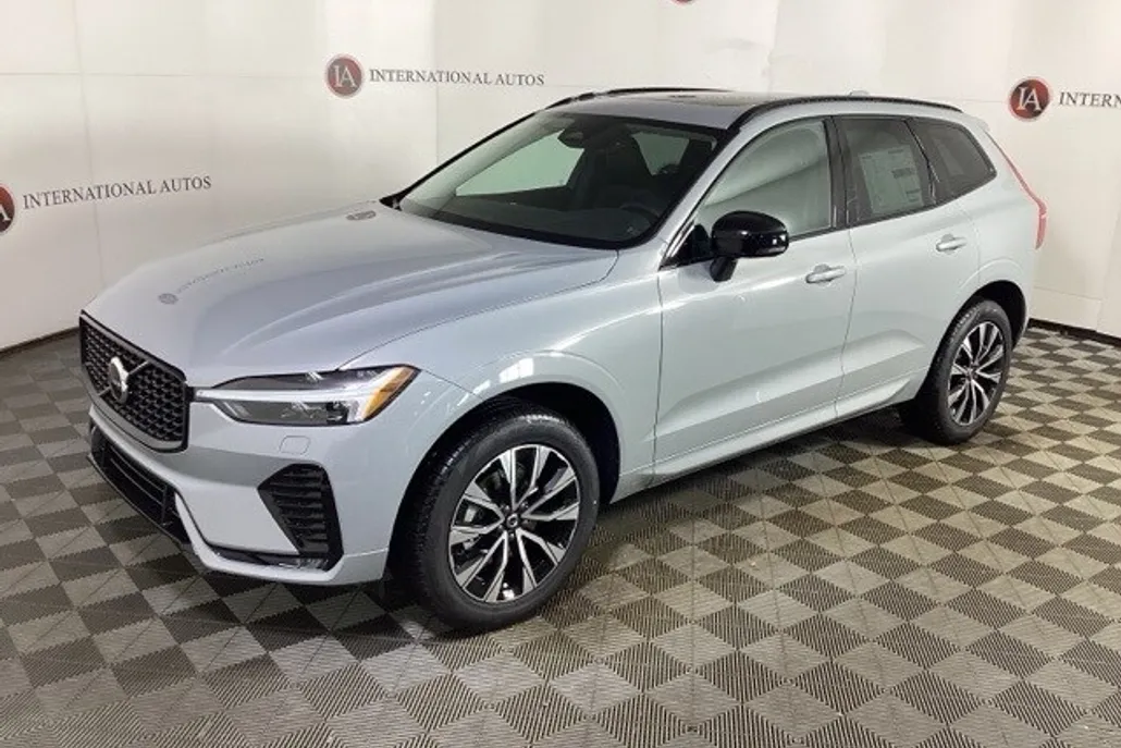 2025 Volvo XC60 B5 Core photo 1