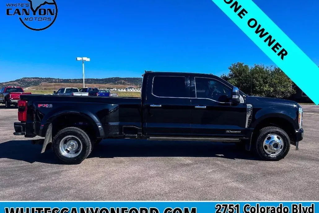 2023 Ford F-350 Platinum photo 1