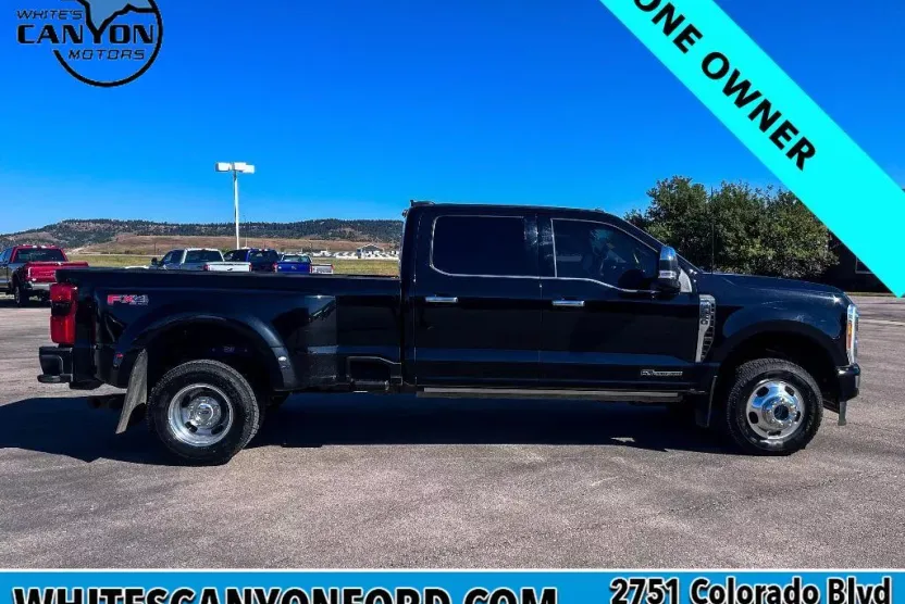 2023 Ford F-350 Platinum photo 1