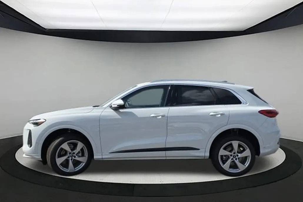 2025 Audi Q5 Premium Plus photo 1