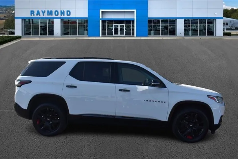 2021 Chevrolet Traverse Premier photo 1