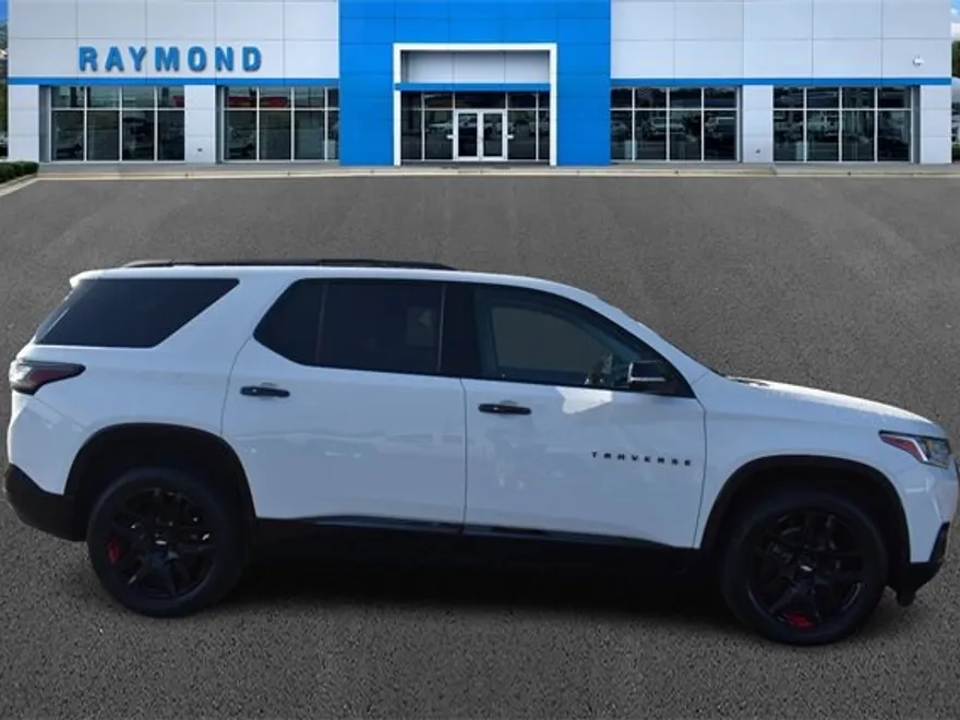 2021 Chevrolet Traverse Premier photo 1