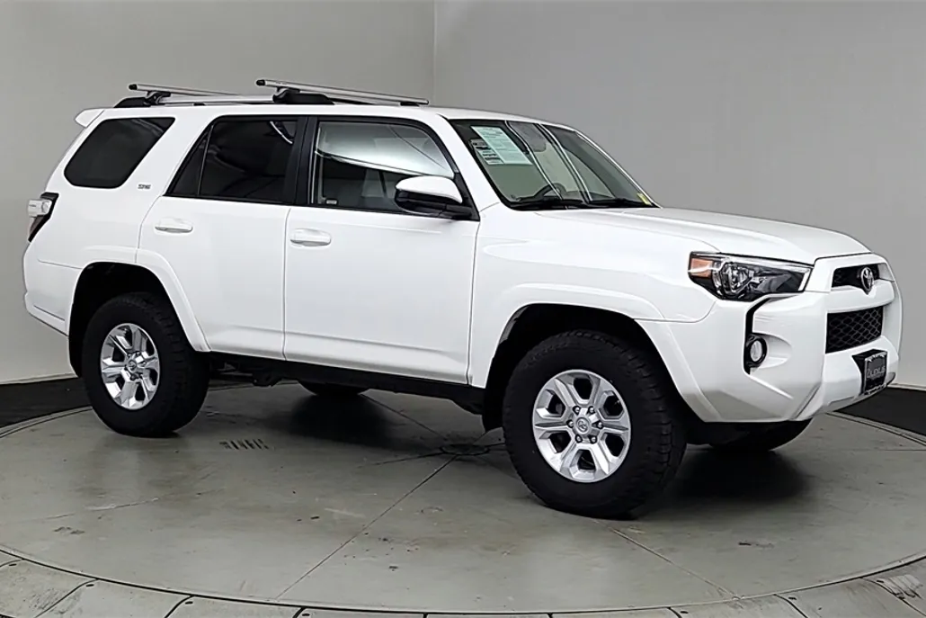 2019 Toyota 4Runner SR5 photo 1
