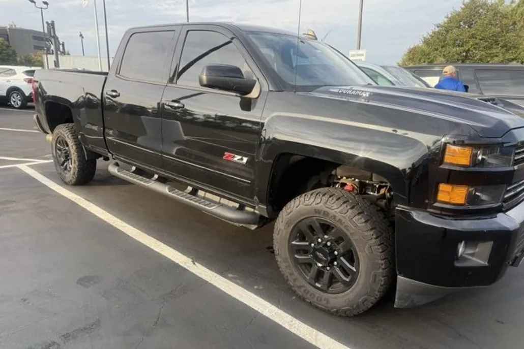 2019 Chevrolet Silverado LTZ photo 1