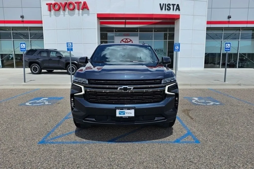 2022 Chevrolet Suburban RST photo 1