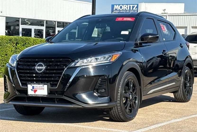 2023 Nissan Kicks SR photo 1