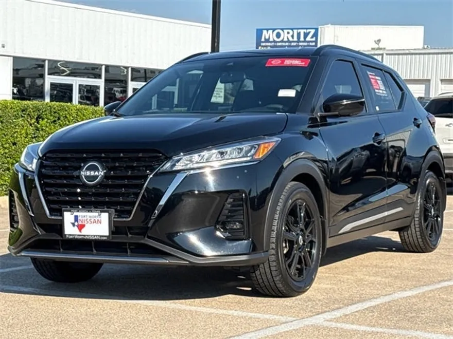 2023 Nissan Kicks SR photo 1