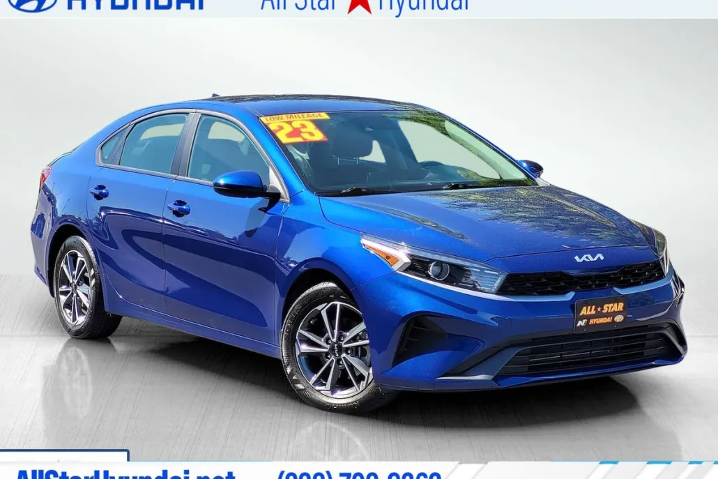 2023 Kia Forte LXS photo 1