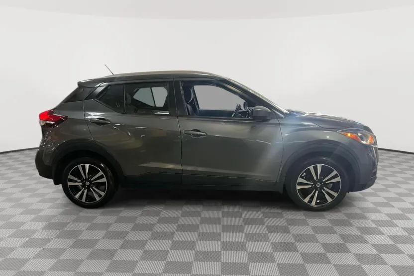 2020 Nissan Kicks SV photo 1