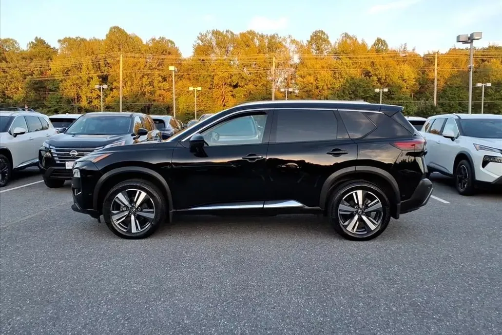 2022 Nissan Rogue SL photo 1