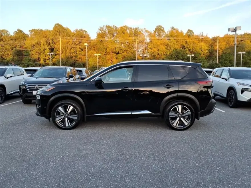 2022 Nissan Rogue SL photo 1