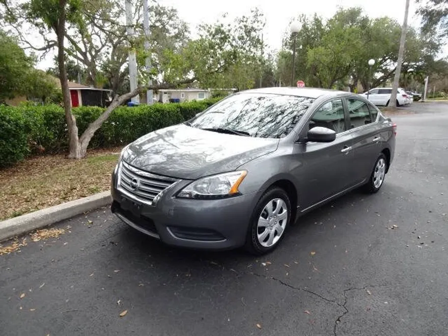 2015 Nissan Sentra S photo 1