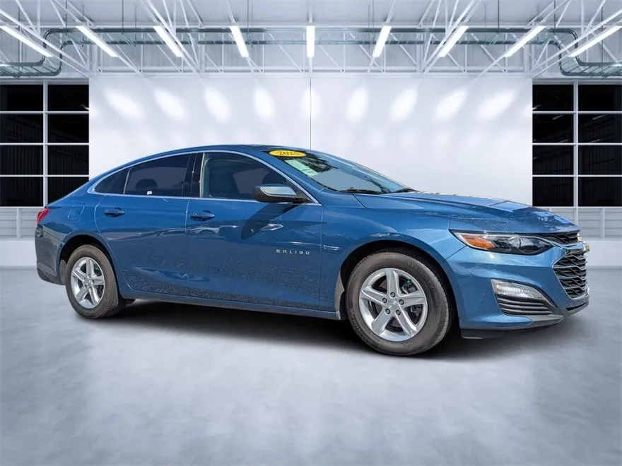 2025 Chevrolet Malibu photo 1