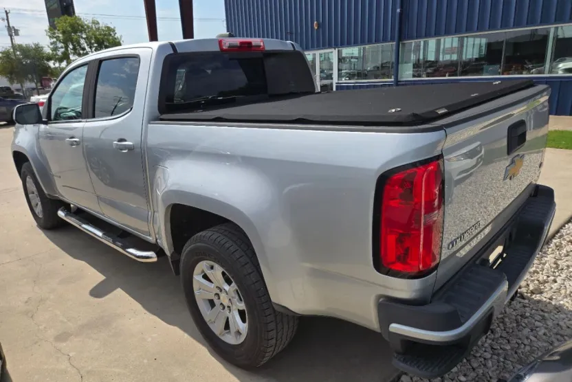 2017 Chevrolet Colorado LT photo 1