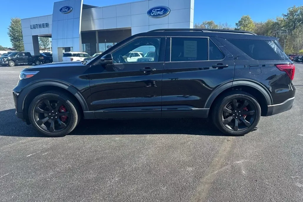 2022 Ford Explorer ST photo 1