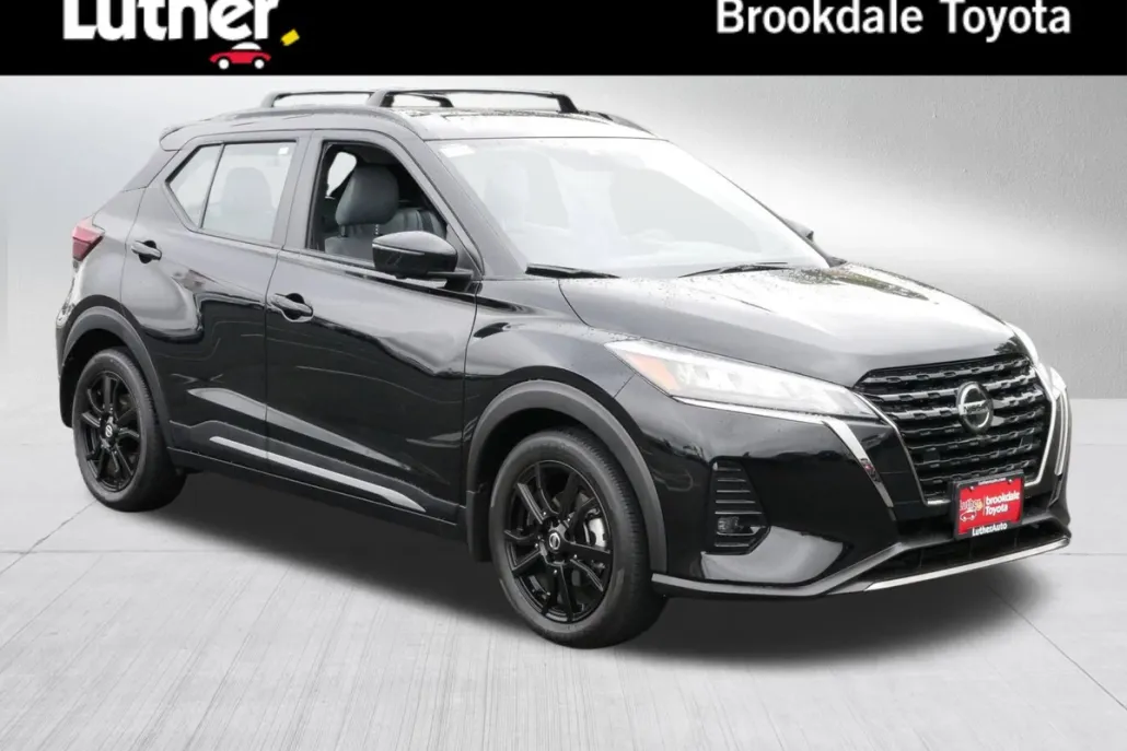 2021 Nissan Kicks SR photo 1