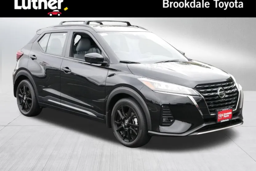 2021 Nissan Kicks SR photo 1