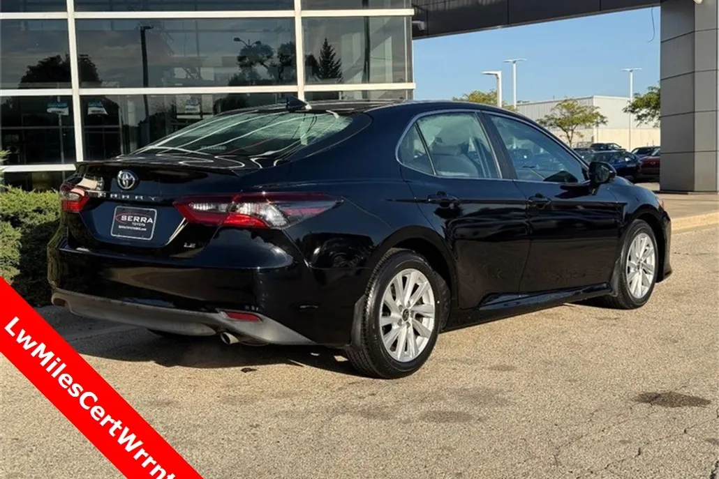 2022 Toyota Camry LE photo 1