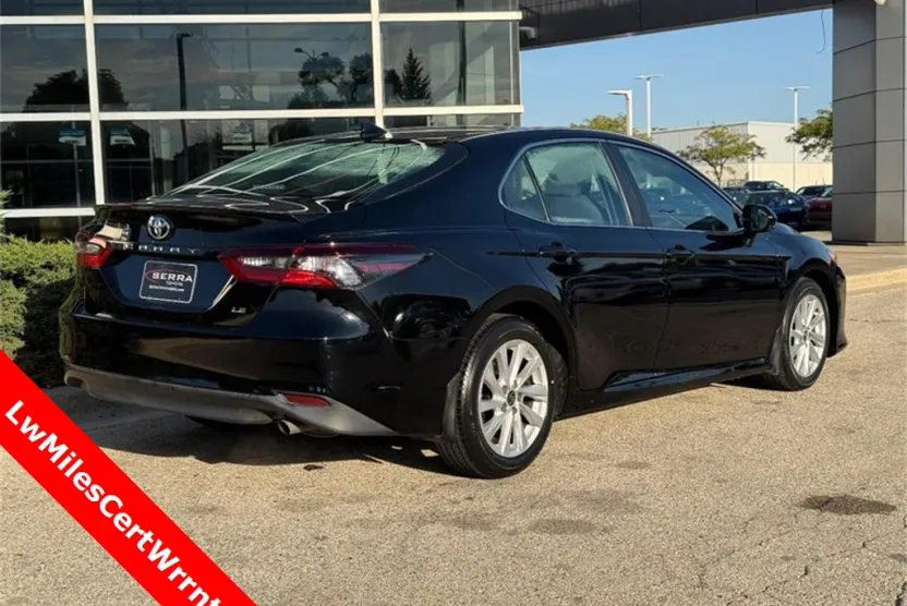 2022 Toyota Camry LE photo 1