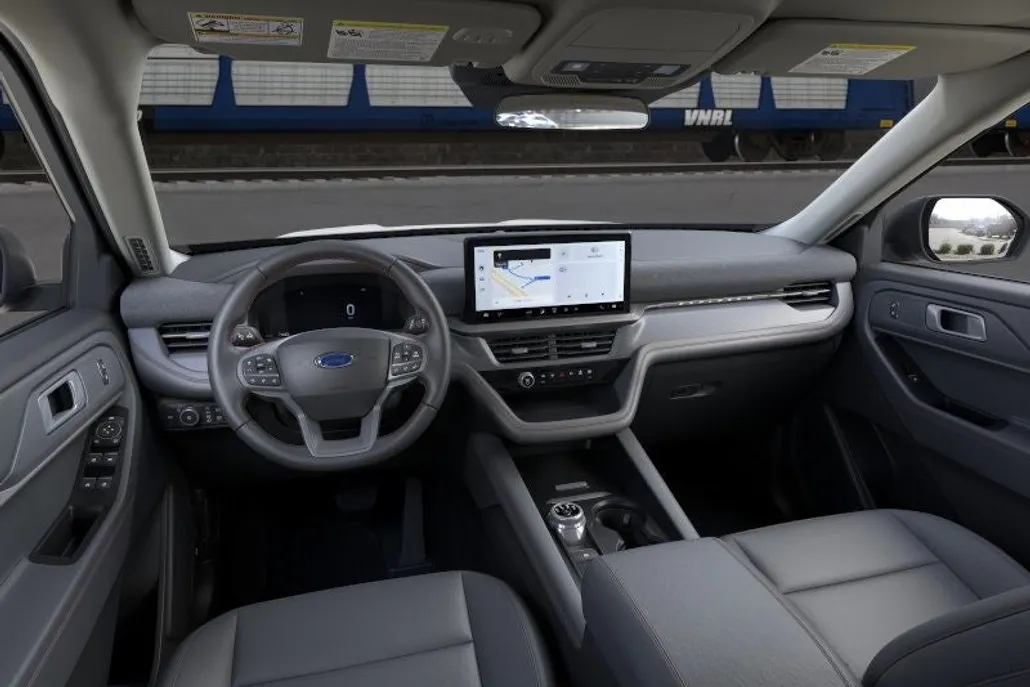 2025 Ford Explorer photo 1